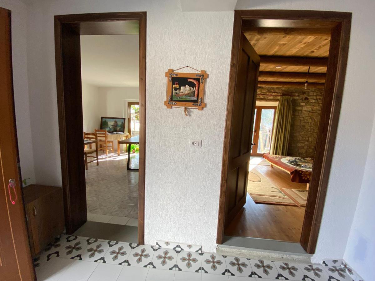 Villa Shuaipaj Gjirokastër Exteriör bild